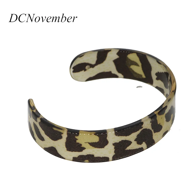 Fashion Tortoiseshell Cuff Acrylic Wide Bangles Bracelet Women Vintage Leopard Round Trendy Wedding Jewelry
Fashion Tortoiseshell Cuff Acrylic Wide Bangles Bracelet Women Vintage Leopard Round Trendy Wedding Jewelry