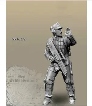 1/35 soldier with Light Thermal Suit Resin figure Model kits Miniature gk Unassembly Unpainted
1/35 soldier with Light Thermal Suit Resin figure Model kits Miniature gk Unassembly Unpainted
