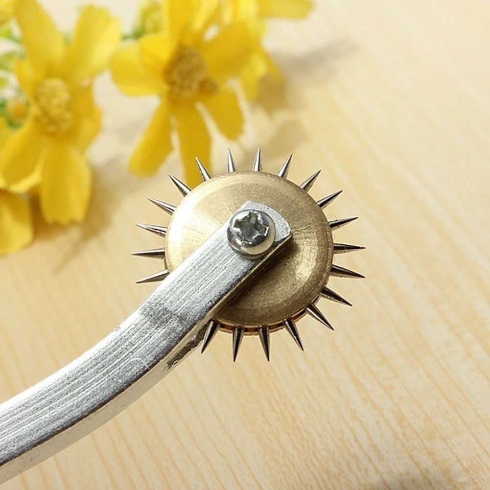 DIY Sewing Leather Craft Tool Cutting 4mm Leather Cloth Paper Overstitch Wheel Steel Tooth Type Mark Scraper
DIY Sewing Leather Craft Tool Cutting 4mm Leather Cloth Paper Overstitch Wheel Steel Tooth Type Mark Scraper
