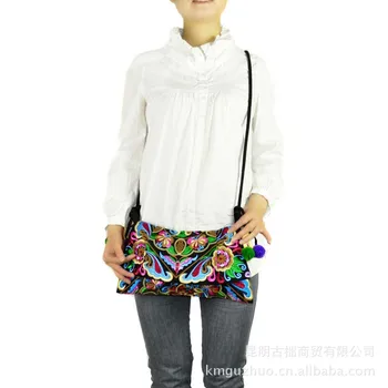 enthnic diagonal messenger crossbody bags embroidered package factory direct wholesale retail Process fine random pattern color
enthnic diagonal messenger crossbody bags embroidered package factory direct wholesale retail Process fine random pattern color
