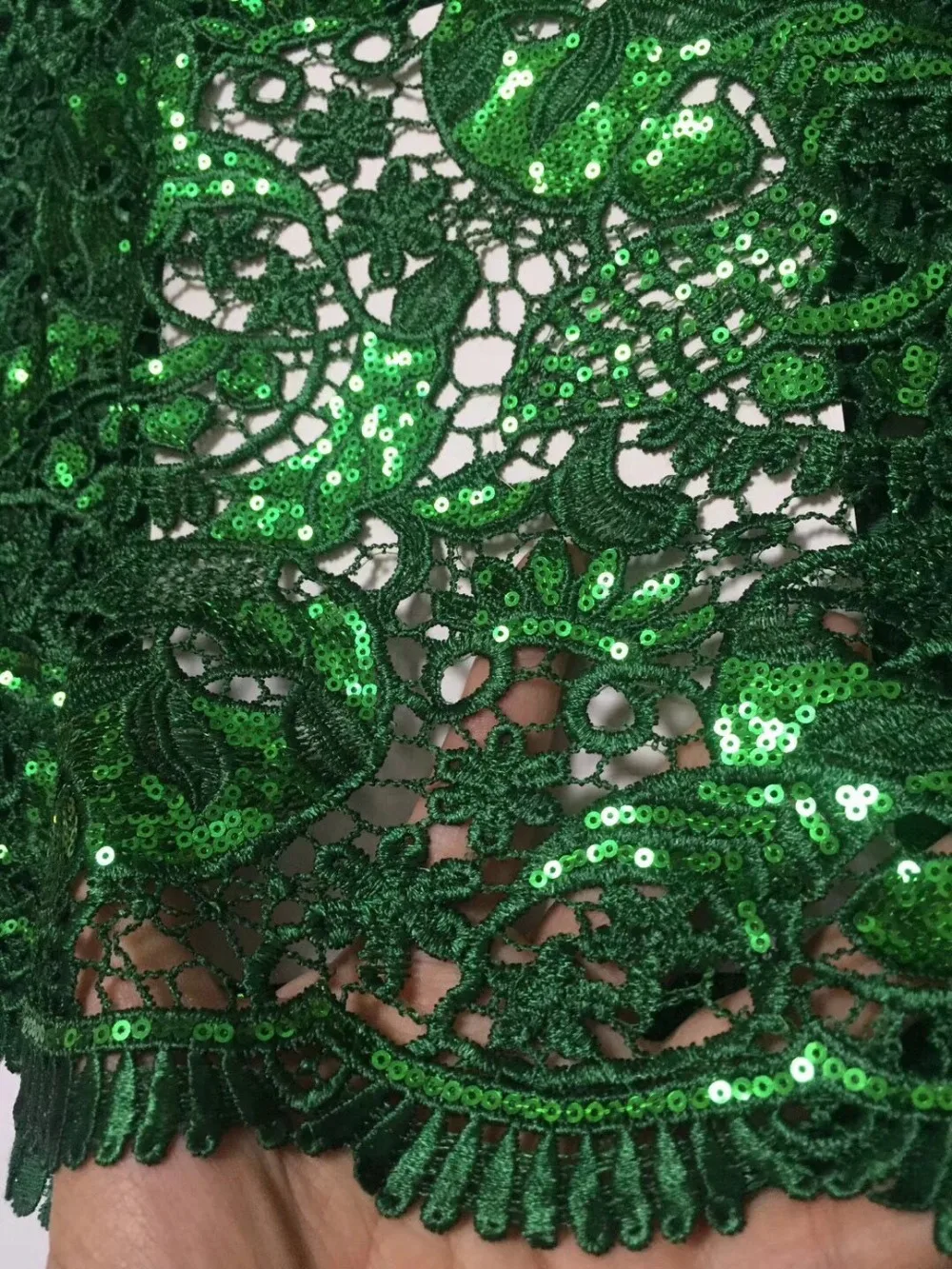Most Popular Embroidery African emerald green Lace 2019 High Quality African Organza Lace Fabric With Sequins 5 Yards/Piece 
Most Popular Embroidery African emerald green Lace 2019 High Quality African Organza Lace Fabric With Sequins 5 Yards/Piece