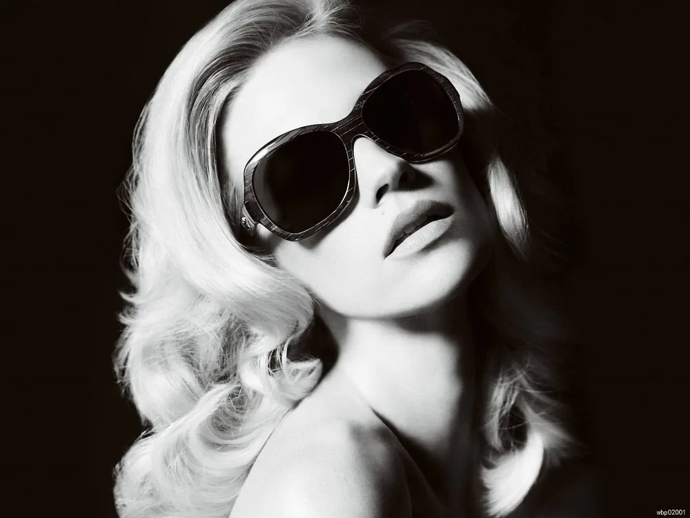 Hot Blonde Babe Sunglasses BW Portrait Art Huge Print Canvas Poster TXHOME D4394
Hot Blonde Babe Sunglasses BW Portrait Art Huge Print Canvas Poster TXHOME D4394