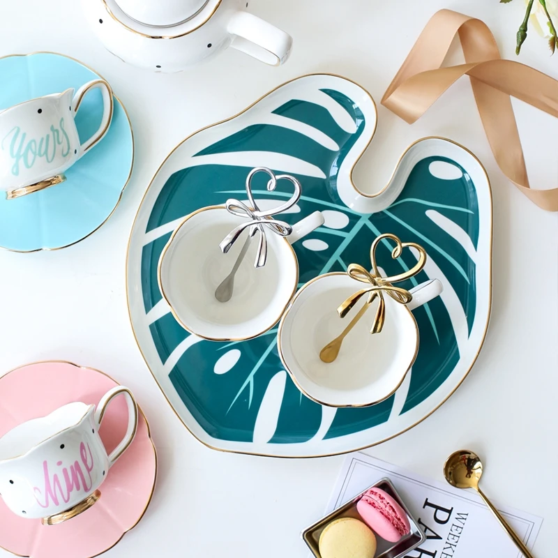 Paradise serving tray Botanical ceramic Dinner Plate Dish Jewelry tray porcelain tropical monstera plate
Paradise serving tray Botanical ceramic Dinner Plate Dish Jewelry tray porcelain tropical monstera plate