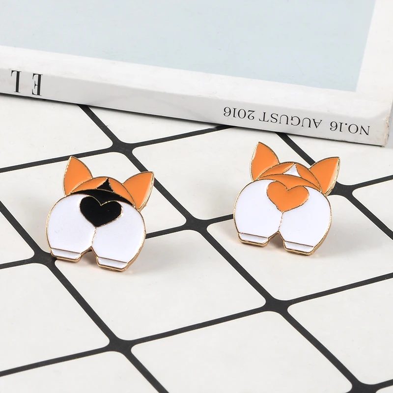 Cute dog cat Enamel Pin Corgi Small short leg Lapel Brooch Love shape butt Badges Embraced each other Pins Denim Jackets Jewelry
Cute dog cat Enamel Pin Corgi Small short leg Lapel Brooch Love shape butt Badges Embraced each other Pins Denim Jackets Jewelry