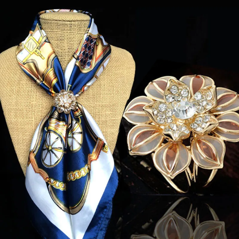 2018 New Fashion Flowers Brooch Scarf Buckle Bouquet Luxury Crystal Rhinestone Scarf Clips For Women Jewelry Dropshipping
2018 New Fashion Flowers Brooch Scarf Buckle Bouquet Luxury Crystal Rhinestone Scarf Clips For Women Jewelry Dropshipping