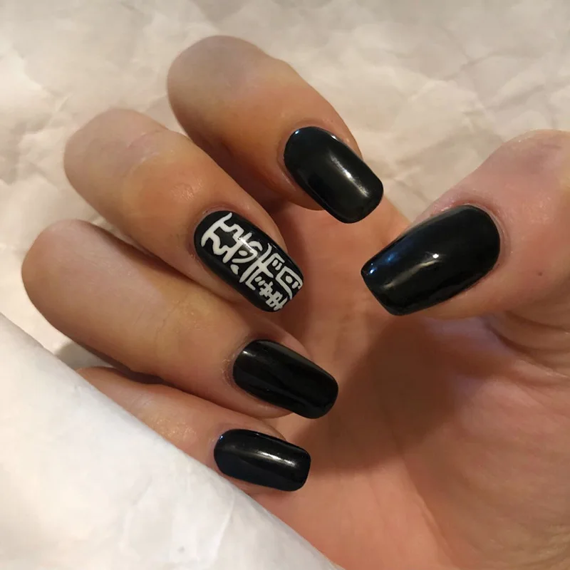 24pcs/set Simple Dark society series finished false nails.Middle-long Simple lady full nail tips finger Patch art tool
24pcs/set Simple Dark society series finished false nails.Middle-long Simple lady full nail tips finger Patch art tool