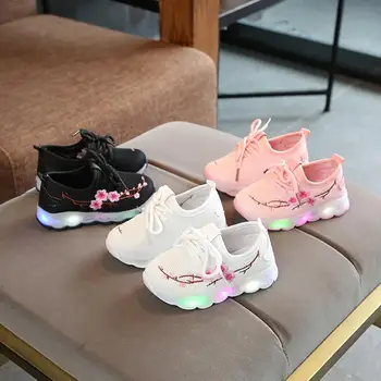 2018 New hot sales fashion girls shoes cute noble princess children boots excellent LED lighted baby kids sneakers
2018 New hot sales fashion girls shoes cute noble princess children boots excellent LED lighted baby kids sneakers