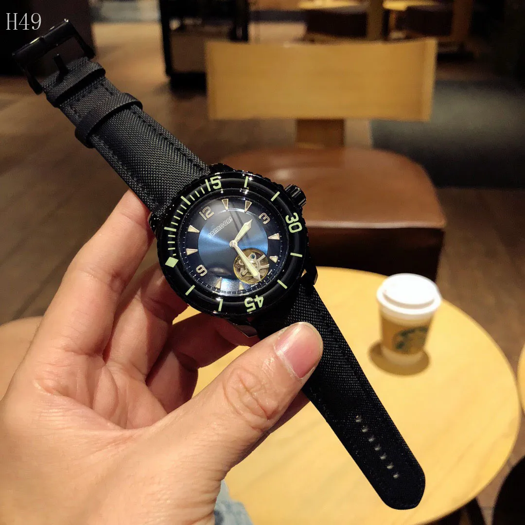 2019 new Ultra-thin simple classic men mechanical watches business waterproof watch luxury brand genuine leather automatic watch
2019 new Ultra-thin simple classic men mechanical watches business waterproof watch luxury brand genuine leather automatic watch