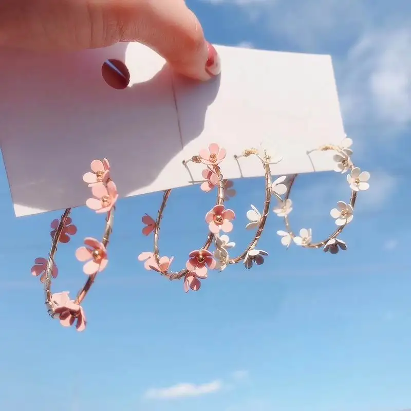 Simple Flower Hoop Earrings For Women 2020 New Chic Sweet Big Round Circle Earrings Wedding Party Jewelry Bijoux
Simple Flower Hoop Earrings For Women 2020 New Chic Sweet Big Round Circle Earrings Wedding Party Jewelry Bijoux