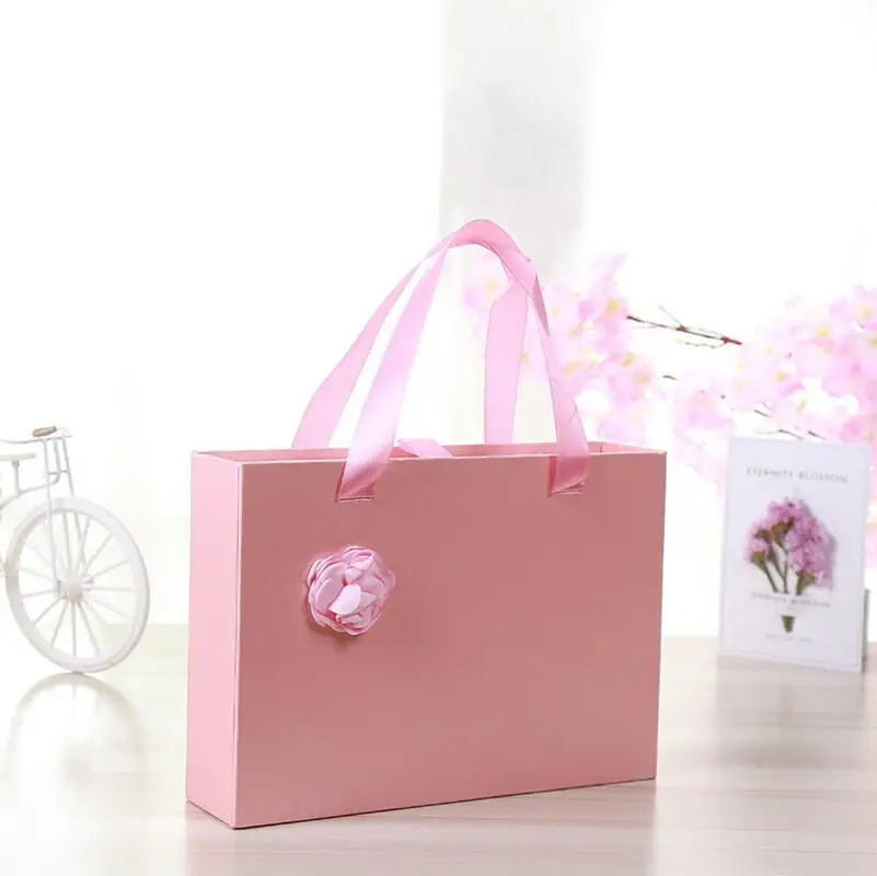 1pcs Paper Drawer Gift Box Chocolates Cookie Candy Box Baby Shower Romantic Wedding Gifts Bags with Flower Party Favors Bag
1pcs Paper Drawer Gift Box Chocolates Cookie Candy Box Baby Shower Romantic Wedding Gifts Bags with Flower Party Favors Bag