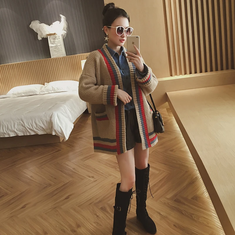 Fashion spring autumn sweater ladies casual cardigan short coat loose Pocket stitching resin fixation color thick sweater Female
Fashion spring autumn sweater ladies casual cardigan short coat loose Pocket stitching resin fixation color thick sweater Female