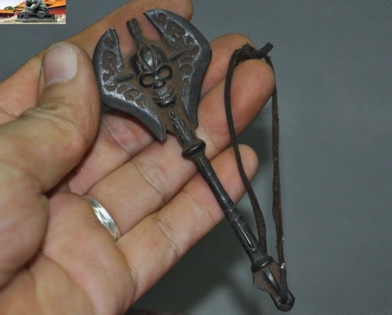 4"Old Tibet Buddhism bronze skull statue Vajra Phurpa Ax Exorcism amulet Pendant
4"Old Tibet Buddhism bronze skull statue Vajra Phurpa Ax Exorcism amulet Pendant
