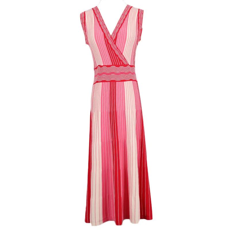 Brand fashion women's high-end luxury summer sexy elegant V-neck cross-striped sleeveless pleated knitted maxi dress
Brand fashion women's high-end luxury summer sexy elegant V-neck cross-striped sleeveless pleated knitted maxi dress