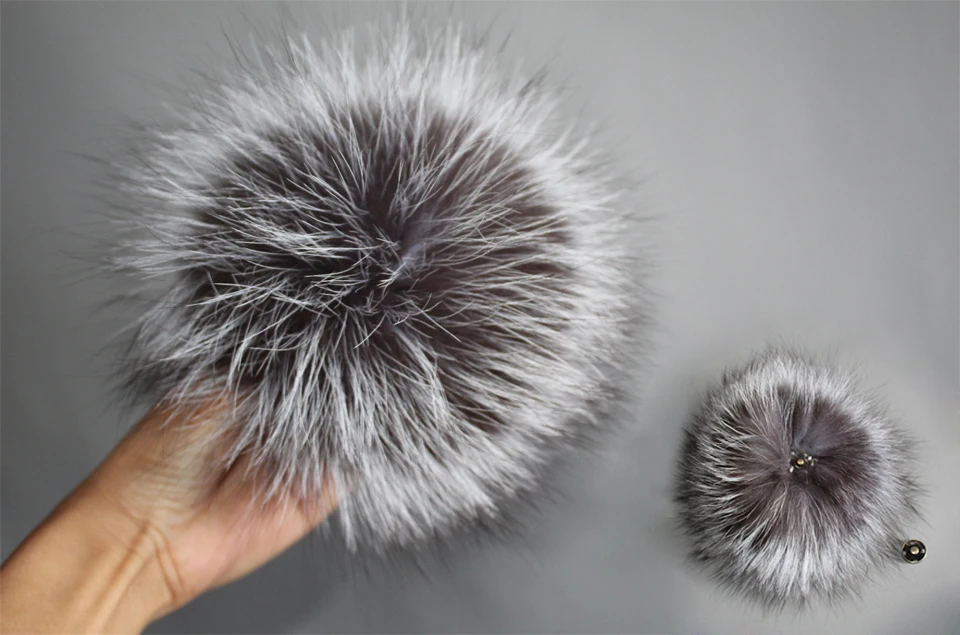 Luxurious 100% Real Silver Fox Fur Pompoms For Winter Hat 15cm Genuine Fur Pom For Bag Hats Cap Scarf Gloves (4)