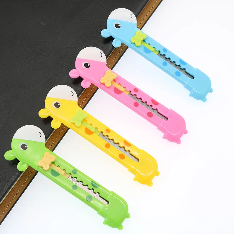 Lovely Giraffe Plastic Art Creation, Mini Stationery Knife, Paper Cutter, Children's Study Supplies, Free Delivery
Lovely Giraffe Plastic Art Creation, Mini Stationery Knife, Paper Cutter, Children's Study Supplies, Free Delivery