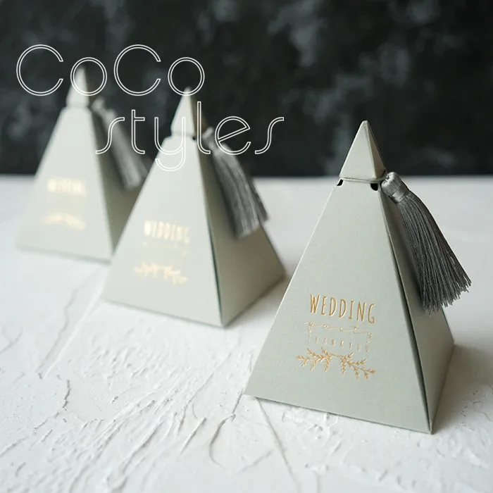 Cocostyles custom blank fashion pyramid shape box with gold foiling logo for wedding party candy favor chocolate box packing
Cocostyles custom blank fashion pyramid shape box with gold foiling logo for wedding party candy favor chocolate box packing