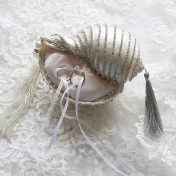 Free shipping 1pcs Marin shell pearl Photo props engagement marriage proposal marine wedding Handmade Ring tray and ring pillow
Free shipping 1pcs Marin shell pearl Photo props engagement marriage proposal marine wedding Handmade Ring tray and ring pillow