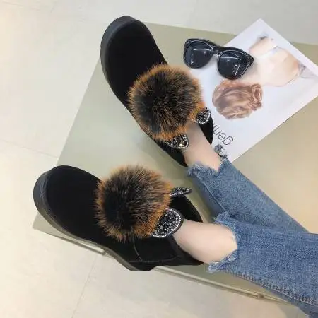 2018 winter new Women's boots fur headphones cute boots waterproof and velvet thick warm shoes made of cotton.
2018 winter new Women's boots fur headphones cute boots waterproof and velvet thick warm shoes made of cotton.