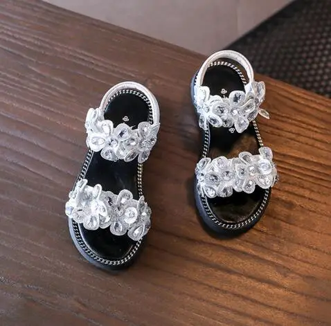 2018 new children's shoes diamond girl princess flowers summer sandals super soft and comfortable 4-16 years old 
2018 new children's shoes diamond girl princess flowers summer sandals super soft and comfortable 4-16 years old