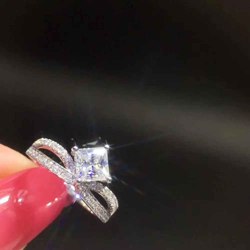 Круглое Белое золото моиссанит кольцо 1ct 5,50 мм D VVS роскошное моиссанит Weding кольцо для женщин
Круглое Белое золото моиссанит кольцо 1ct 5,50 мм D VVS роскошное моиссанит Weding кольцо для женщин