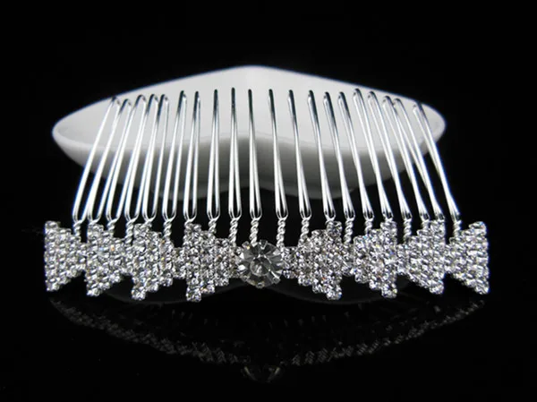 Beautiful Floral Wedding Tiara Sparkling Silver Plated Austrian Crystal Pearl Bridal Hair Combs Hairpin Jewelry Hair Accessories
Beautiful Floral Wedding Tiara Sparkling Silver Plated Austrian Crystal Pearl Bridal Hair Combs Hairpin Jewelry Hair Accessories