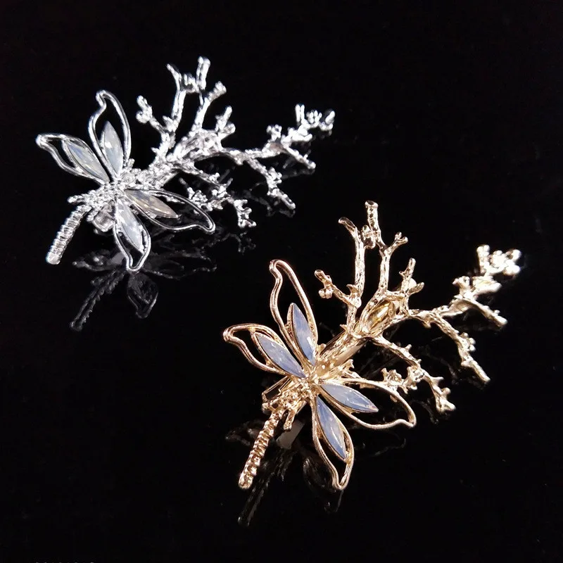 1pcs 58mm*102mm Fashion Metal Alloy Barrettes Crystal Rhinestone Dragonfly Branch Hairpin Bridal Headwear Ornament For Women
1pcs 58mm*102mm Fashion Metal Alloy Barrettes Crystal Rhinestone Dragonfly Branch Hairpin Bridal Headwear Ornament For Women