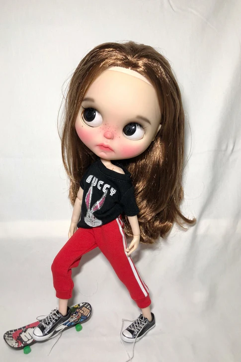 1PCS Azone S Dolls Red Sport Stripe Pants Black T-shirt for Azone S OB24 Dolls Accessories Clothes for dolls
1PCS Azone S Dolls Red Sport Stripe Pants Black T-shirt for Azone S OB24 Dolls Accessories Clothes for dolls