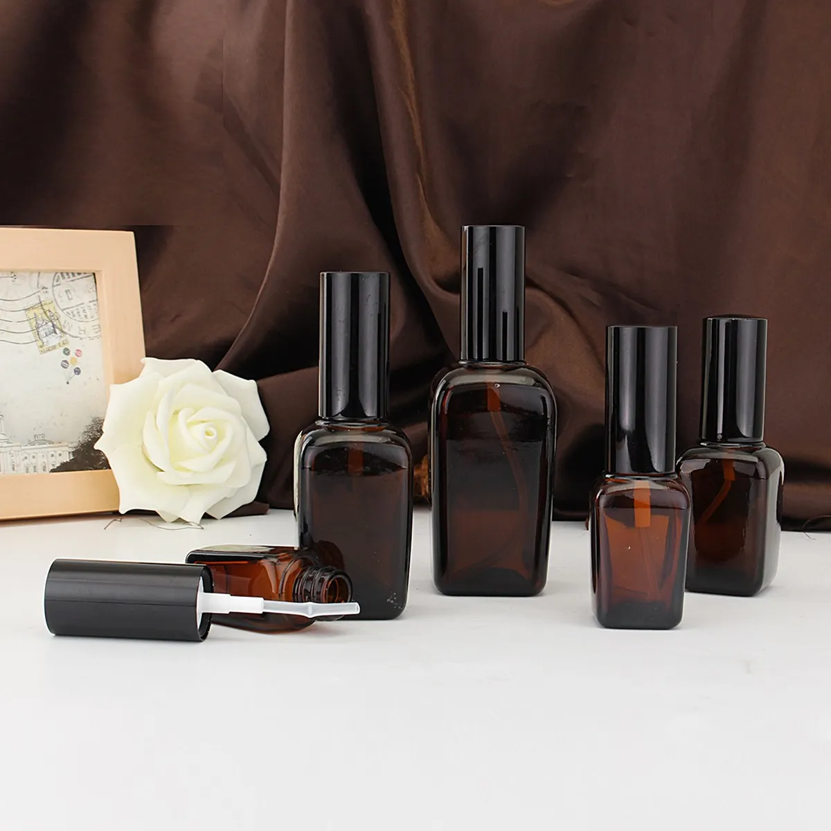 5pcs Empty Square Amber Glass Spray Bottle 10/20/30/50/100ml Fine Mist Perfume Atomizer Black Cap Tarvel Cosmetic Pump Container
5pcs Empty Square Amber Glass Spray Bottle 10/20/30/50/100ml Fine Mist Perfume Atomizer Black Cap Tarvel Cosmetic Pump Container