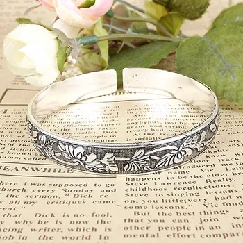 New Gypsy Bohemian Vintage Silver Color Bangles Women Classic Handmade Tibetan Silver Carved Chrysanthemum Cuff Bracelets 5.8cm
New Gypsy Bohemian Vintage Silver Color Bangles Women Classic Handmade Tibetan Silver Carved Chrysanthemum Cuff Bracelets 5.8cm