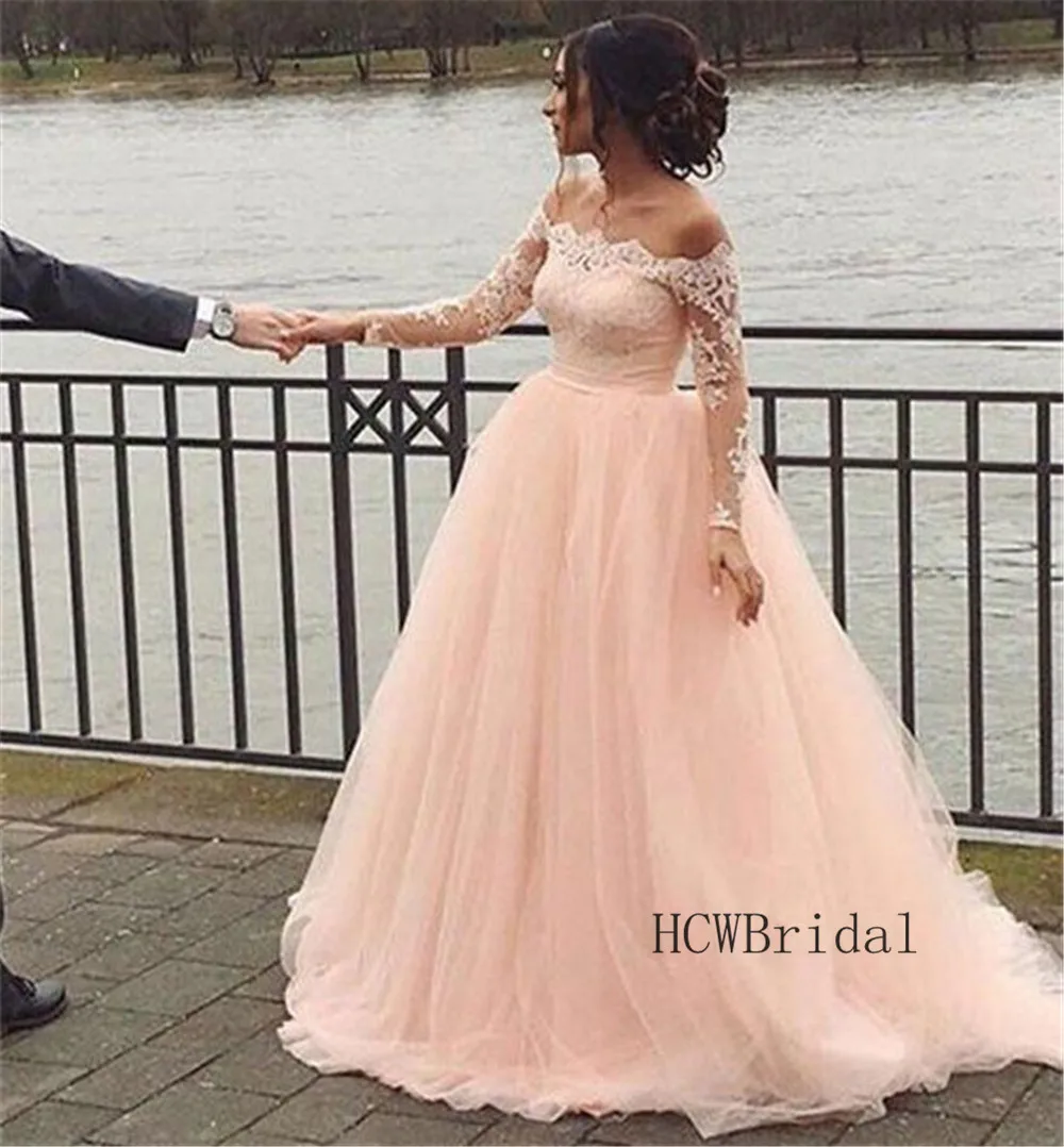 Graceful Long Sleeve Pink Evening Dress Off The Shoulder Boat Neck Lace Tulle Long Formal Dresses 2019 High Quality Party Gowns
Graceful Long Sleeve Pink Evening Dress Off The Shoulder Boat Neck Lace Tulle Long Formal Dresses 2019 High Quality Party Gowns
