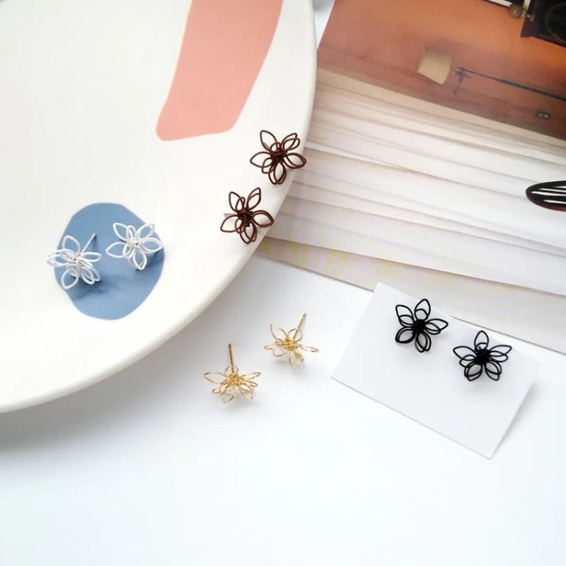 Summer Personality Creative Metal Woven Multi-layer Openwork Flower Stud Earrings for Women Girl Accessories Fashion Jewelry
Summer Personality Creative Metal Woven Multi-layer Openwork Flower Stud Earrings for Women Girl Accessories Fashion Jewelry