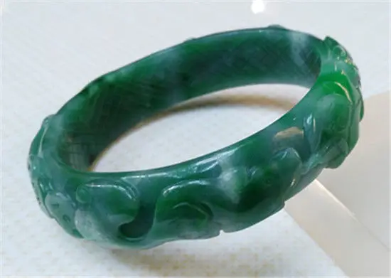 FREE SHIPPING>>>@@ New Vintage Chinese Hand-carved Natural Green Jadeite Bangle Jade Bracelet 64.mm NEW
FREE SHIPPING>>>@@ New Vintage Chinese Hand-carved Natural Green Jadeite Bangle Jade Bracelet 64.mm NEW