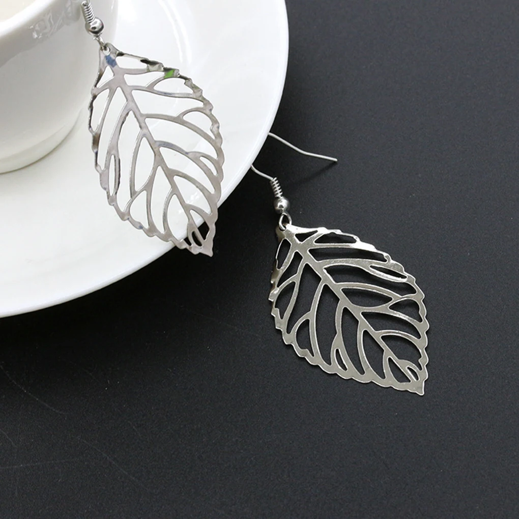 New 1 Pair Women Girls Metal Hollow Leaves Earrings Long Hook Dangle Makeup Jewelry
New 1 Pair Women Girls Metal Hollow Leaves Earrings Long Hook Dangle Makeup Jewelry