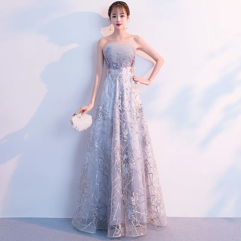 Evening Dress 2019 New Off the Shoulder a Line Applique Flowers Prom Dresses Sleeveless Silver Banquet Party Dress Haute Couture
Evening Dress 2019 New Off the Shoulder a Line Applique Flowers Prom Dresses Sleeveless Silver Banquet Party Dress Haute Couture