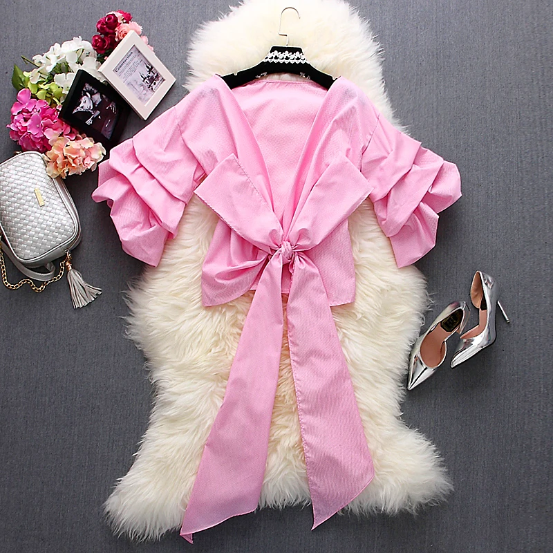 Alpha 2016 Summer Japnese Style Women Cute Bow Blouses Deep V-neck Multi-layers Lantern Sleeve Big Bow Binding Waist Sweet Shirt
Alpha 2016 Summer Japnese Style Women Cute Bow Blouses Deep V-neck Multi-layers Lantern Sleeve Big Bow Binding Waist Sweet Shirt