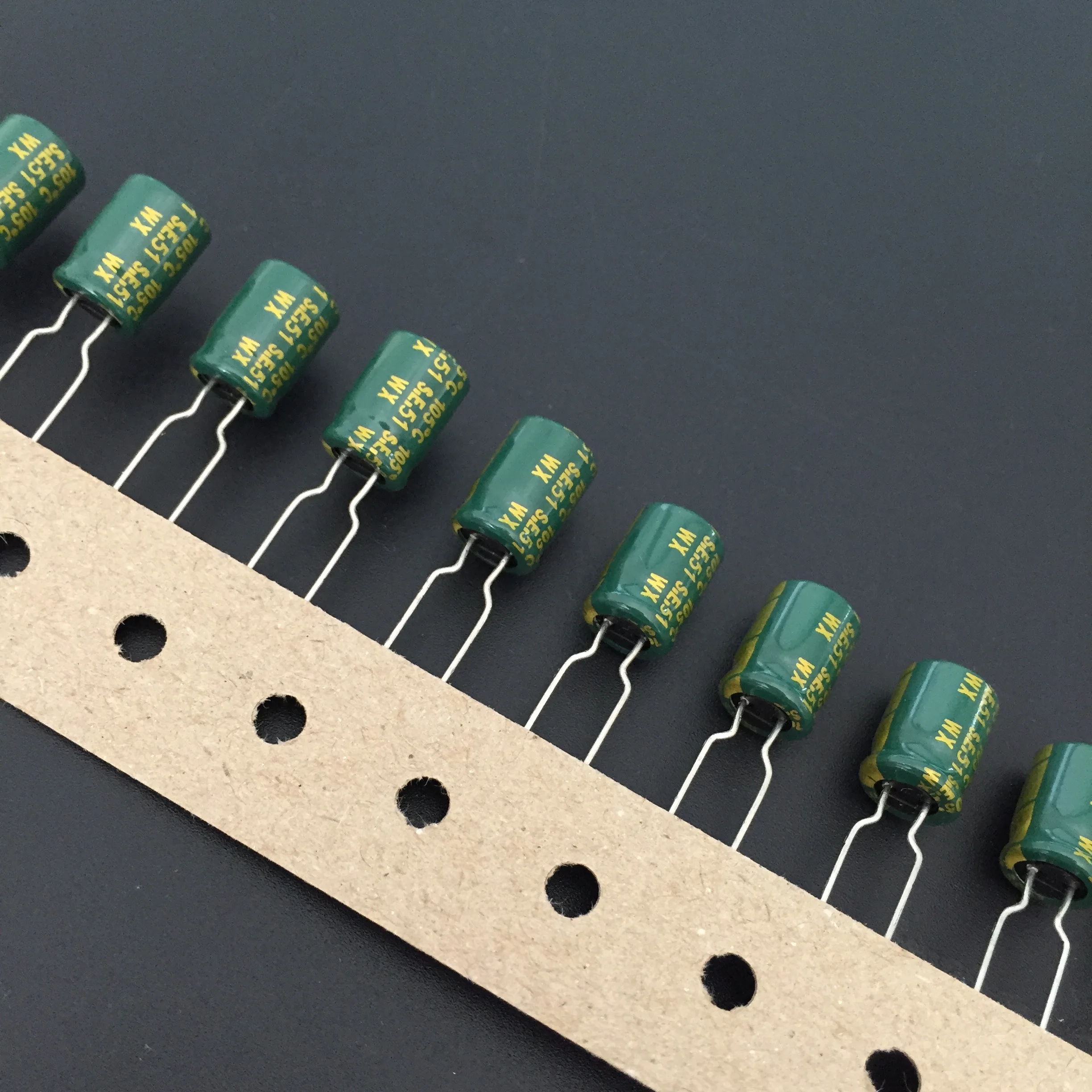 10 шт./100 шт. 220 мкФ 25 в SUNCON(SANYO) Серия WX 8x12 мм низкое сопротивление 25V220uF алюминиевый