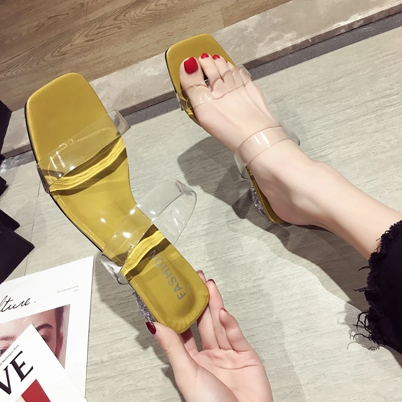 Women's Shoes Slippers Outside the New Transparent Rough-heeled Roman Shoes for the Summer of 2019
Women's Shoes Slippers Outside the New Transparent Rough-heeled Roman Shoes for the Summer of 2019