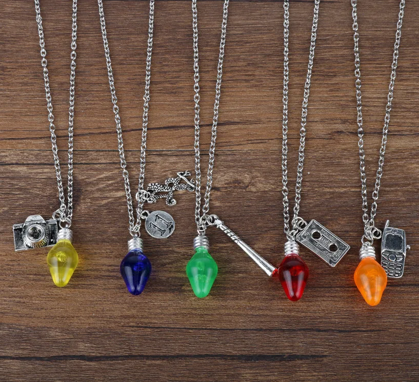 Newest Movie Stranger Things Season 3 Metal Necklace Lamp Bulb and Tape Decor Gift for Children Fans Sweater Chian Pendants Toys
Newest Movie Stranger Things Season 3 Metal Necklace Lamp Bulb and Tape Decor Gift for Children Fans Sweater Chian Pendants Toys