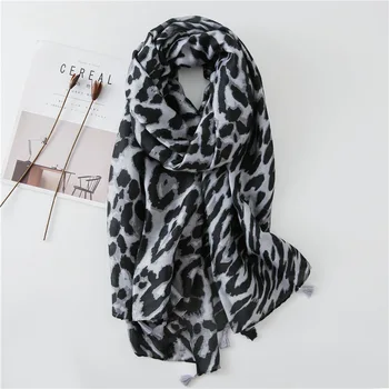 Autumn Winter Grey Leopard Dot Tassel Viscose Shawl Scarf Women Blanket Neckerchief Cachecol Echarpe Foulards Muslim Hijab Sjaal
Autumn Winter Grey Leopard Dot Tassel Viscose Shawl Scarf Women Blanket Neckerchief Cachecol Echarpe Foulards Muslim Hijab Sjaal