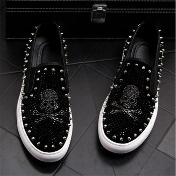 2019 Luxury Brand skull Men loafers white Diamond Rhinestones Spikes men shoes Rivets Casual Flats sneakers wholesale size 38-43
2019 Luxury Brand skull Men loafers white Diamond Rhinestones Spikes men shoes Rivets Casual Flats sneakers wholesale size 38-43