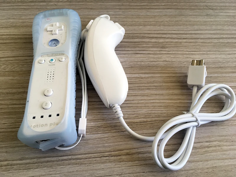 2-in-1 Wireless Remote Controller+Nunchuk Control for Nintendo Wii Motion Plus game console with Silicone Case Accessories
