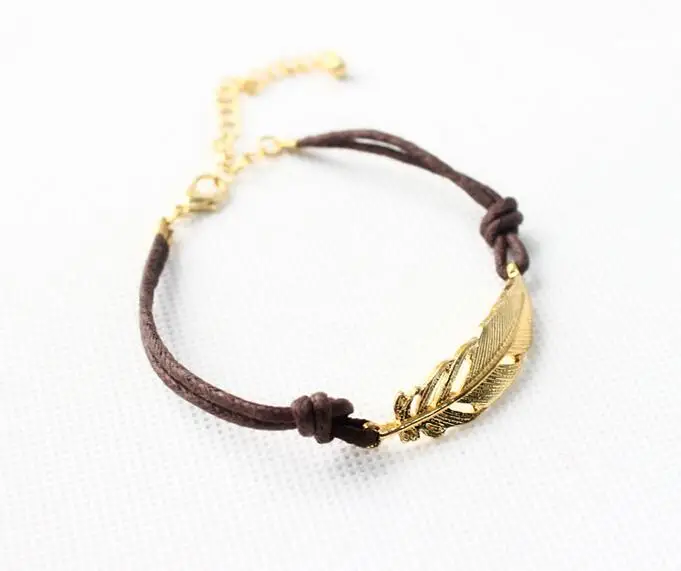 2019 New Fashtion Celebrity Simple Female Mother Elegant Leaves Leather bracelet Charm Cuff Bangle Gold Best Birthday Gift
2019 New Fashtion Celebrity Simple Female Mother Elegant Leaves Leather bracelet Charm Cuff Bangle Gold Best Birthday Gift