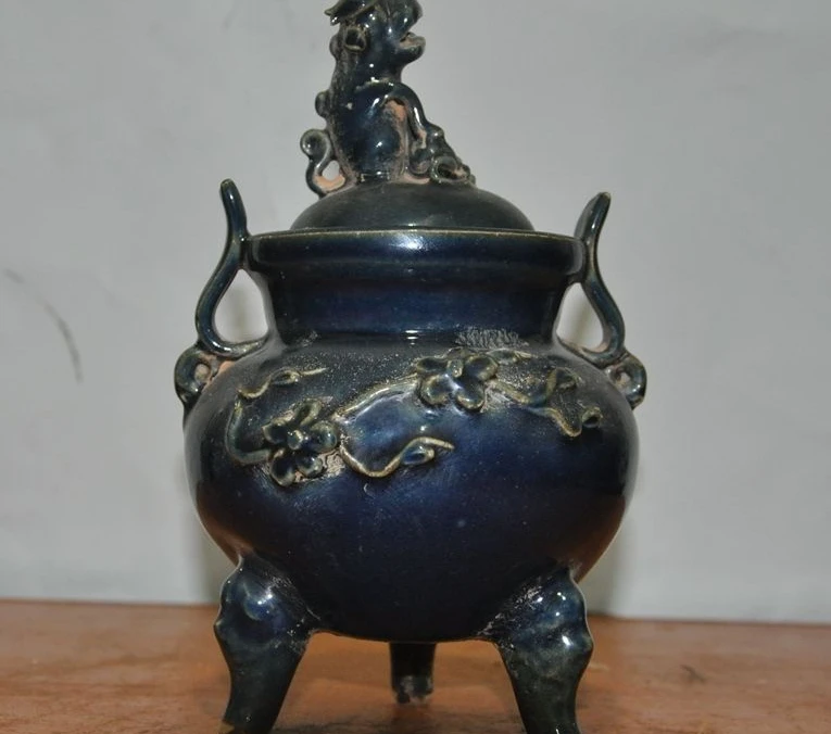 Antiques China Old Porcelain glaze Carved Foo Dog Statue Incense burner Censer A
Antiques China Old Porcelain glaze Carved Foo Dog Statue Incense burner Censer A