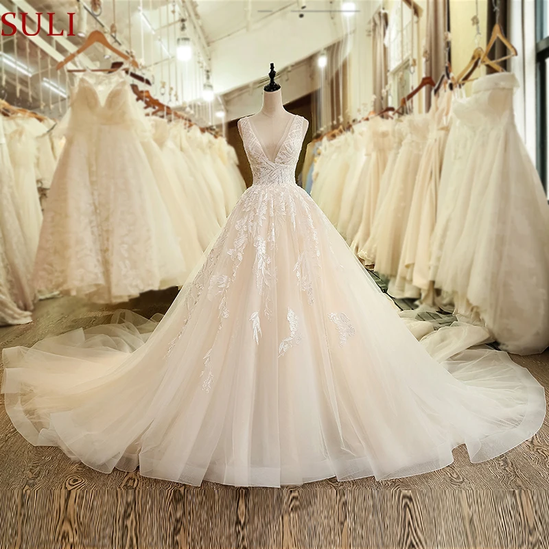 SL-6040 Church Plus Size Deep V-Neck Pleats Wedding Dress 2019 Backless Long Train Crystal Lace Wedding Gown
SL-6040 Church Plus Size Deep V-Neck Pleats Wedding Dress 2019 Backless Long Train Crystal Lace Wedding Gown
