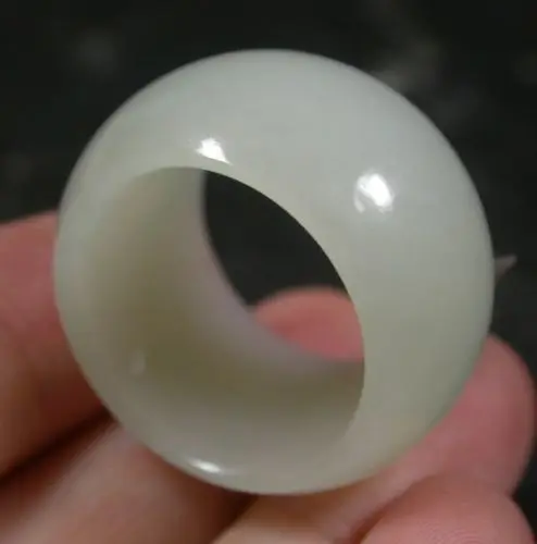 2052 Natural Hetian Nephrite Jade Ring 
2052 Natural Hetian Nephrite Jade Ring
