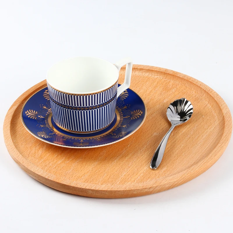 Creative European-style home furnishings coffee cups set gold rim bone china coffee set American afternoon tea set
Creative European-style home furnishings coffee cups set gold rim bone china coffee set American afternoon tea set