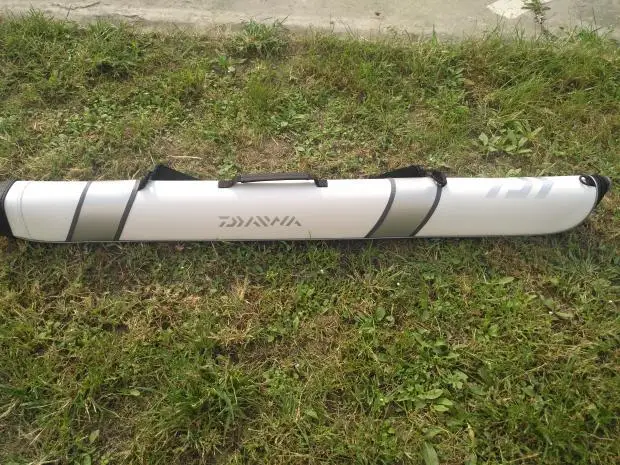 2017 DAIWA NEW Fishing PU DAIWAS Rod bag outdoors Length 1.3 meters package High-capacity Leisure DAWA light fishing gear
2017 DAIWA NEW Fishing PU DAIWAS Rod bag outdoors Length 1.3 meters package High-capacity Leisure DAWA light fishing gear