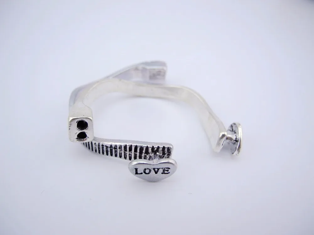 10Sets 2.43mm Antique Silver Love Style Half Cuff Clasp Bracelet Finding For Round Leather Cord--CLP1257AS
10Sets 2.43mm Antique Silver Love Style Half Cuff Clasp Bracelet Finding For Round Leather Cord--CLP1257AS