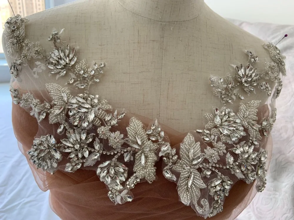 2 pcs Rhinestone bead applique, heavy bead handmade rhinestone florals motif bodice, crystal headpiece
2 pcs Rhinestone bead applique, heavy bead handmade rhinestone florals motif bodice, crystal headpiece