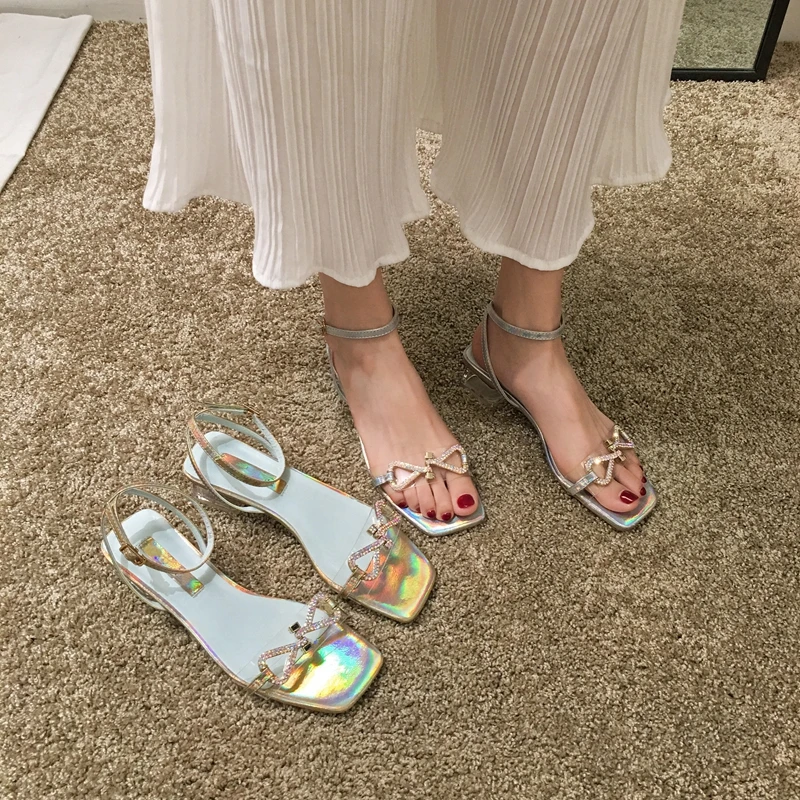 Women's shoes diamond bow sandals new style summer transparent thick heel middle heel shoes
Women's shoes diamond bow sandals new style summer transparent thick heel middle heel shoes